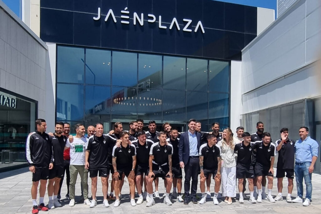 El Real Jaen C.F visita en Centro Comercial Jaén Plaza